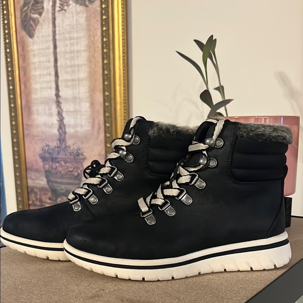 St John’s Bay Black Winter Sneakers